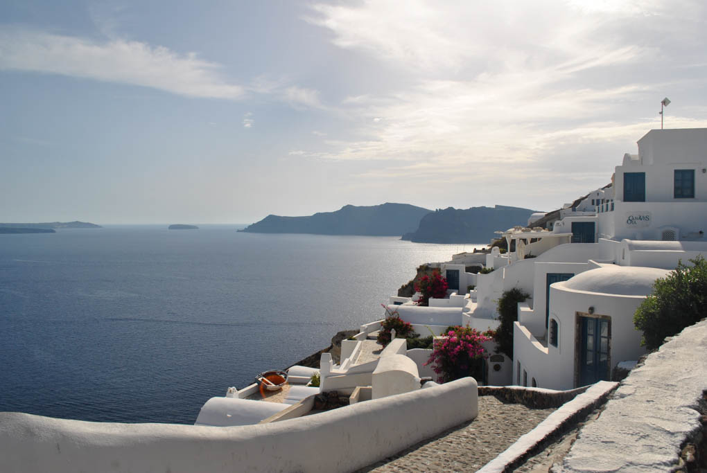 The best view in all of Santorini, Greece. visit here if you are planning a trip to Greece! | | www.sailsandspices.com